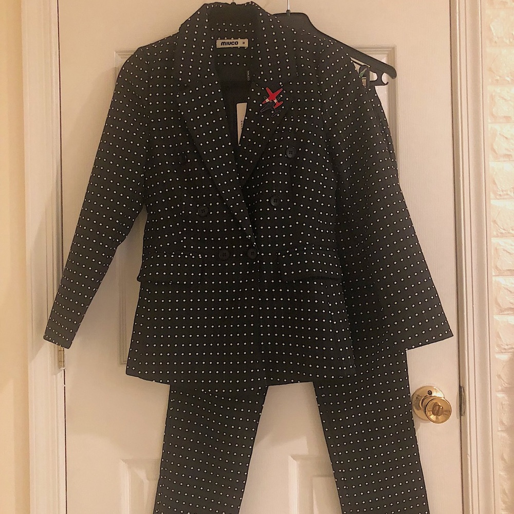 Polka dot blazer with button and pantsuit